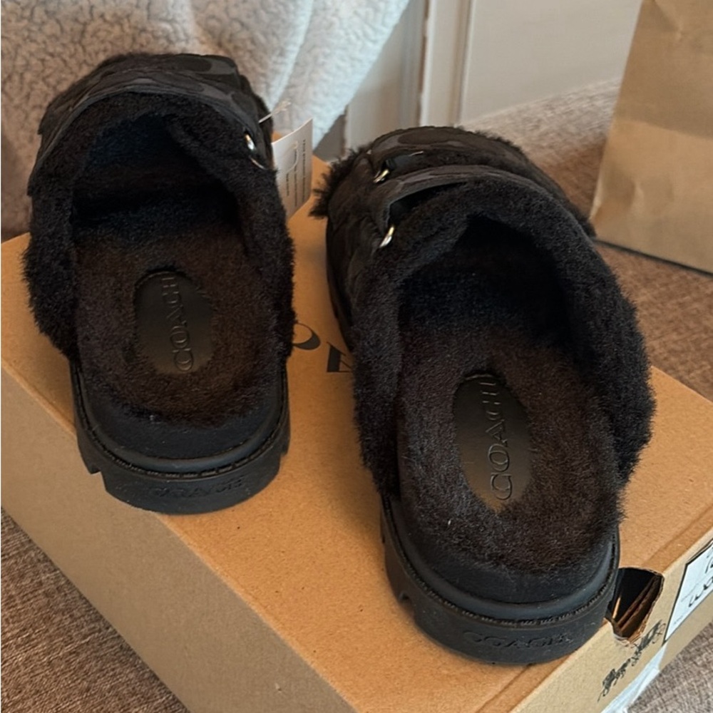 Coach Sherpa Black Fuzzy Double-Strap Slide Sandals size 6 new - Picture 4 of 8